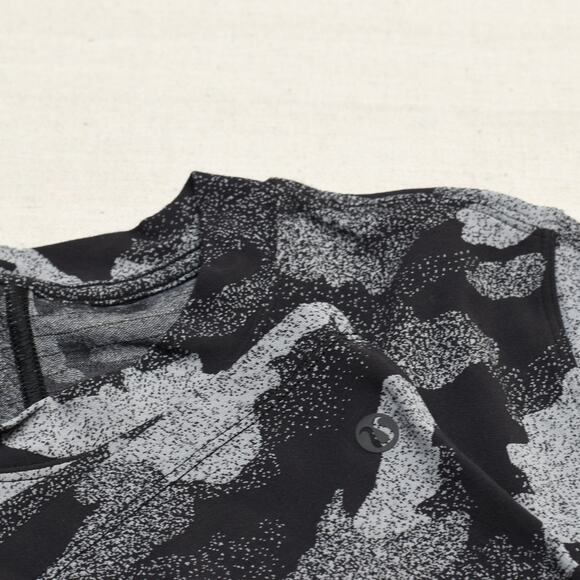 Lululemon Women T Shirt Top Short Sleeve Camouflage Black Size 8 Athletic - Picture 8 of 8